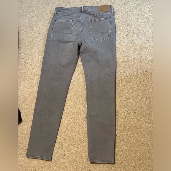 AE AIRFLEX + ATHLETIC FIT JEAN - Picture 2 of 4